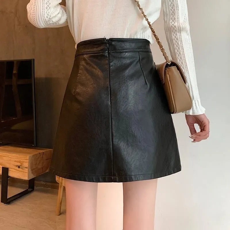 Faux Leather Highwaisted Mini Skirt with Zipper